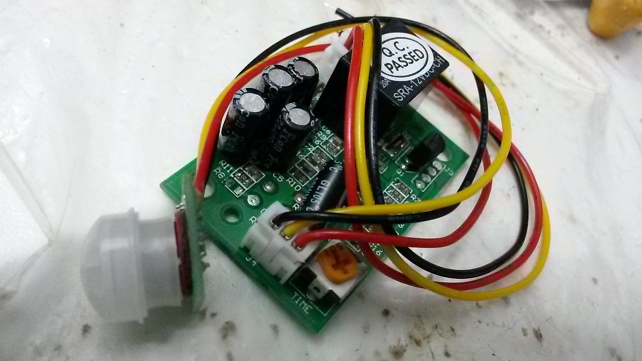 PIR ตรวจจับผู้บุกรุก มี relay ขับแตรหรือไฟโดยตรงใช้12v